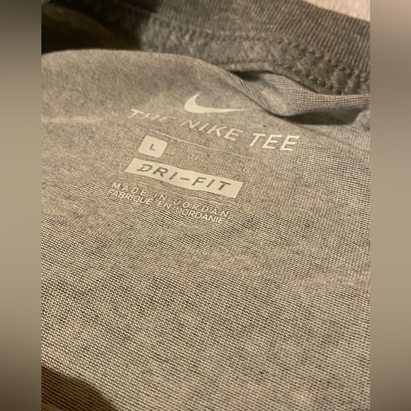 Nike Dri Fit The Nike Tee Gray Adult Large Short Sleeve Shirt New - Picture 3 of 4